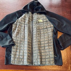 Lightly worn North Face lightweight quilted jacket XL. Dark green and black.